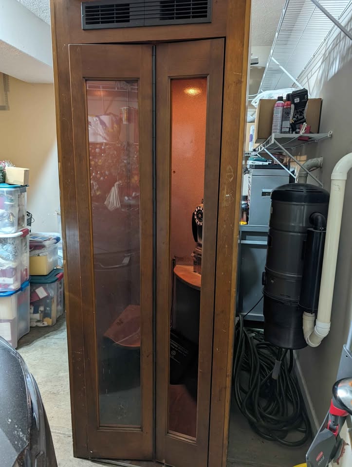 Western Electric type 6 phone booth