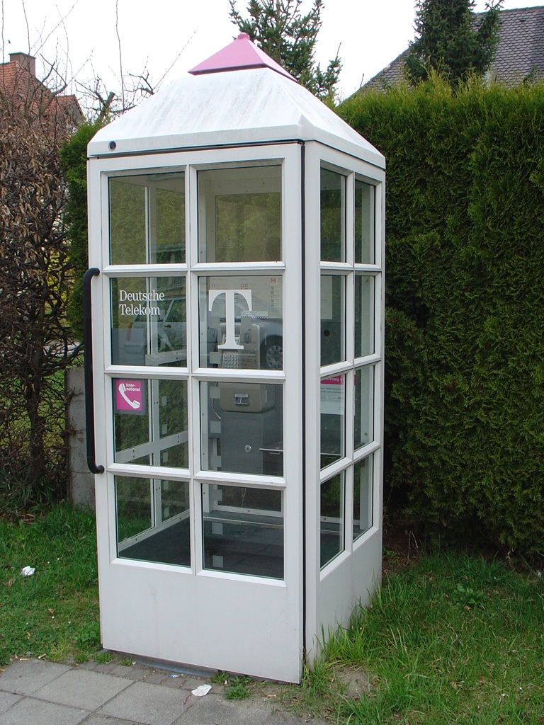 German Phone Booth- Fernsprechhäuschen 90SH