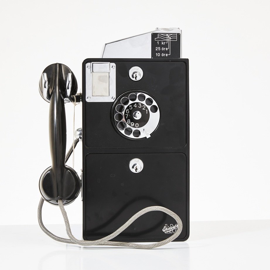Swedish Payphone- LME DMT 141–143 three-coin payphone